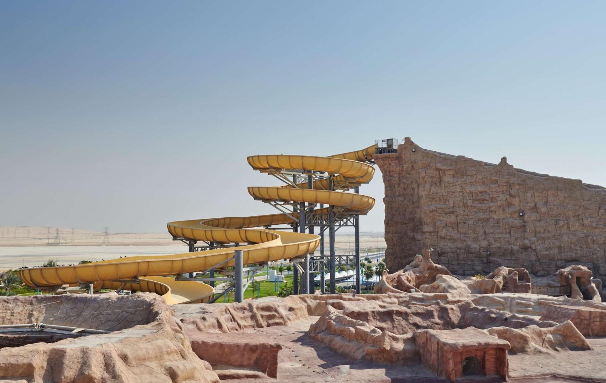 Hilton Salwa Beach Resort And Villas Abu Samra Dış mekan fotoğraf Desert Falls Water Park