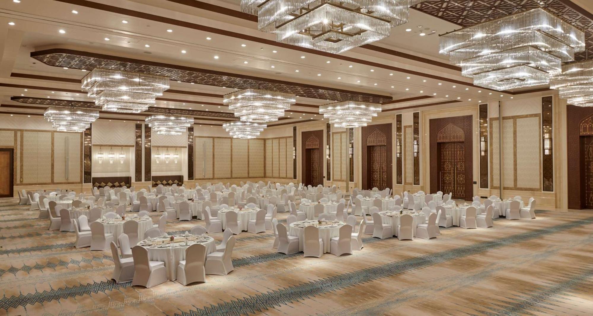 Hilton Salwa Beach Resort And Villas Abu Samra Dış mekan fotoğraf The Grand Ballroom