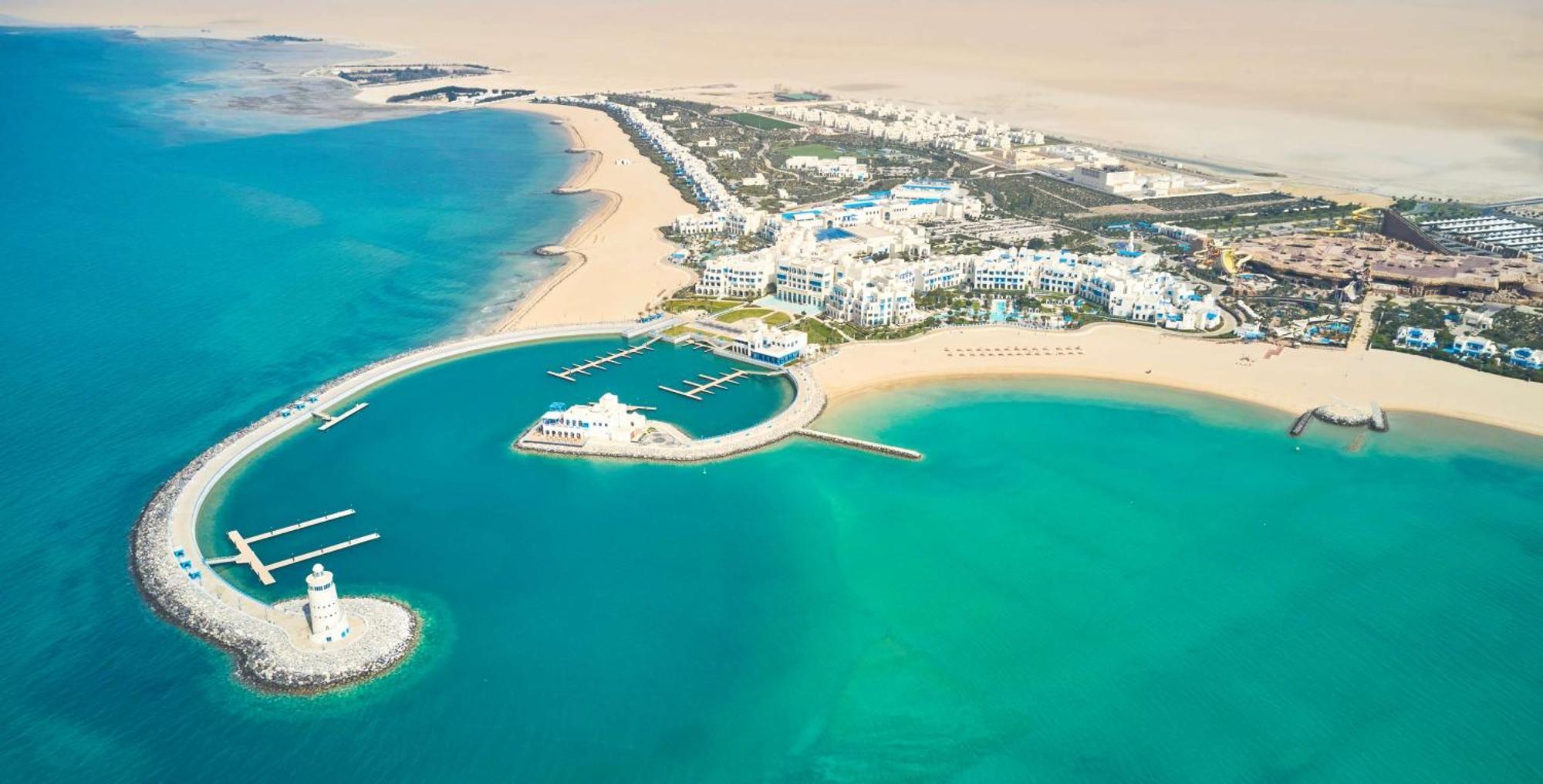 Hilton Salwa Beach Resort And Villas Abu Samra Dış mekan fotoğraf Aerial view of Al Reef Island