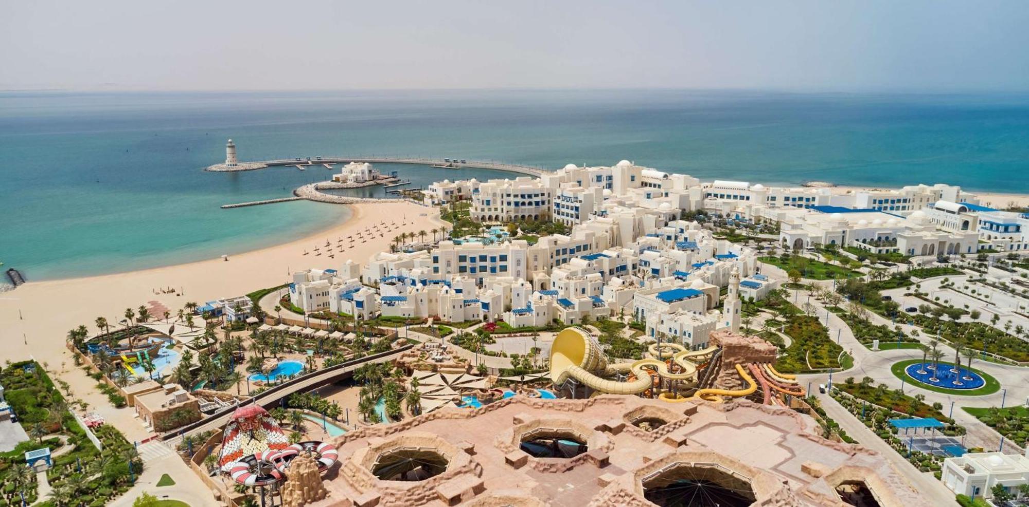 Hilton Salwa Beach Resort And Villas Abu Samra Dış mekan fotoğraf Aerial view of the resort